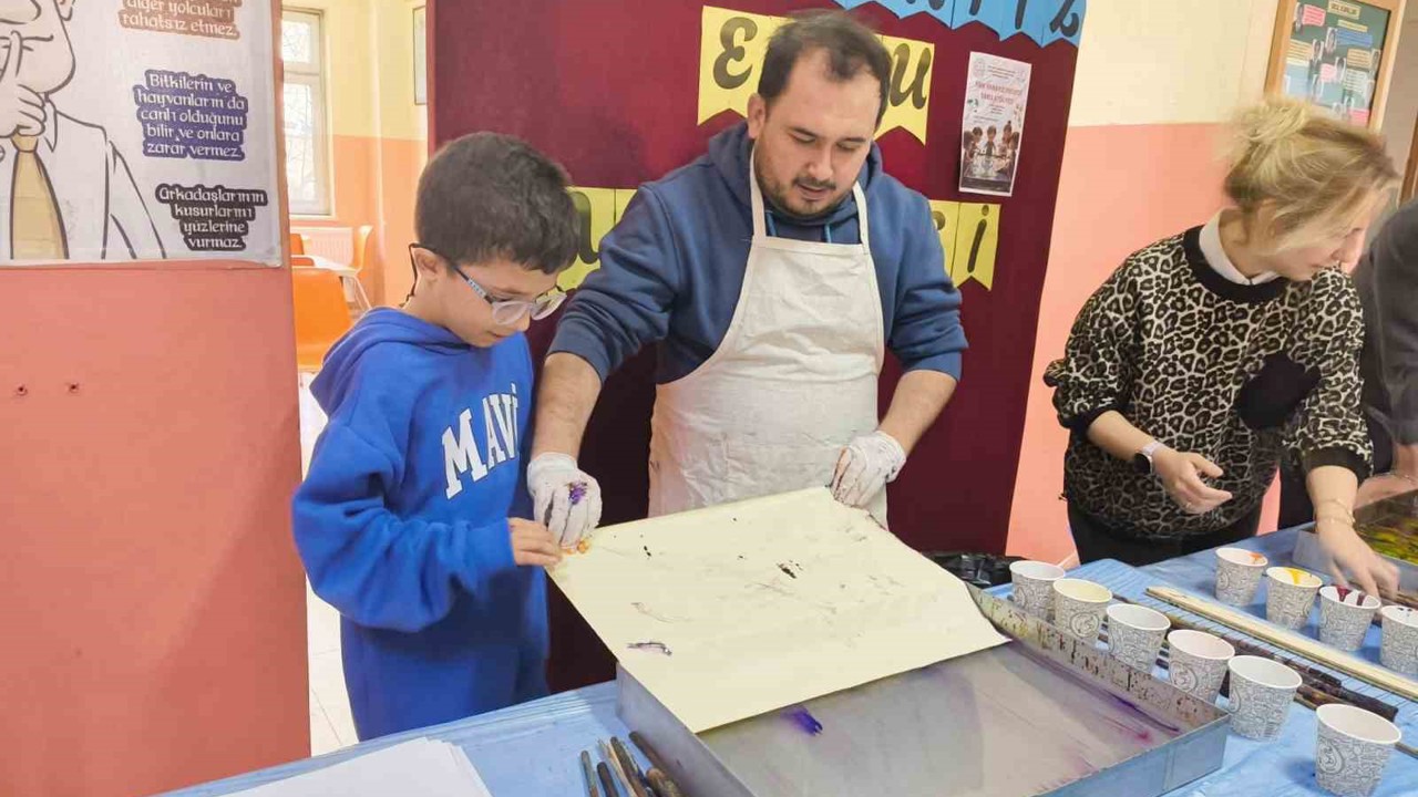 Muğlalı öğrenciler ebru sanatıyla tanıştı
