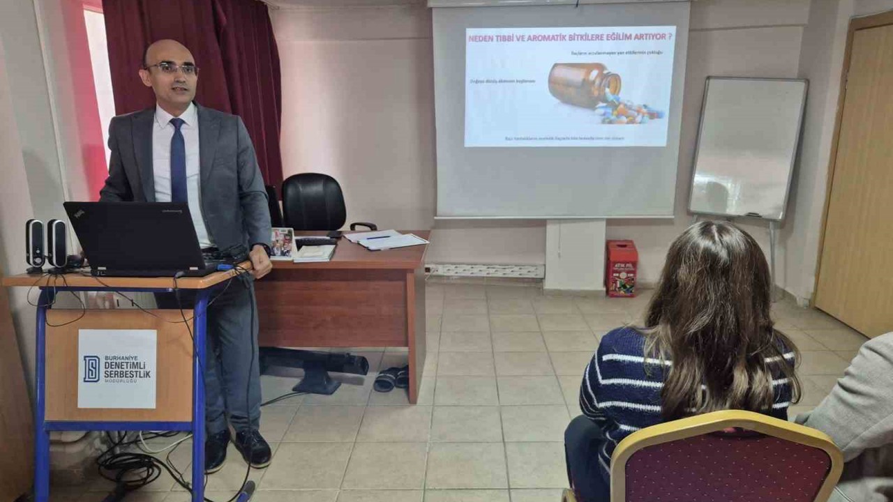 Prof. Dr. Selvi, tıbbi ve aromatik bitkilerin doğru kullanımını anlattı
