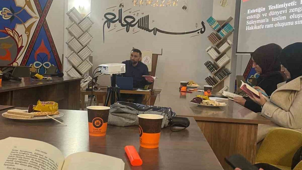 Müslüman Kimliği İnşa Etme Üzerine kitap tahlili gerçekleştirildi
