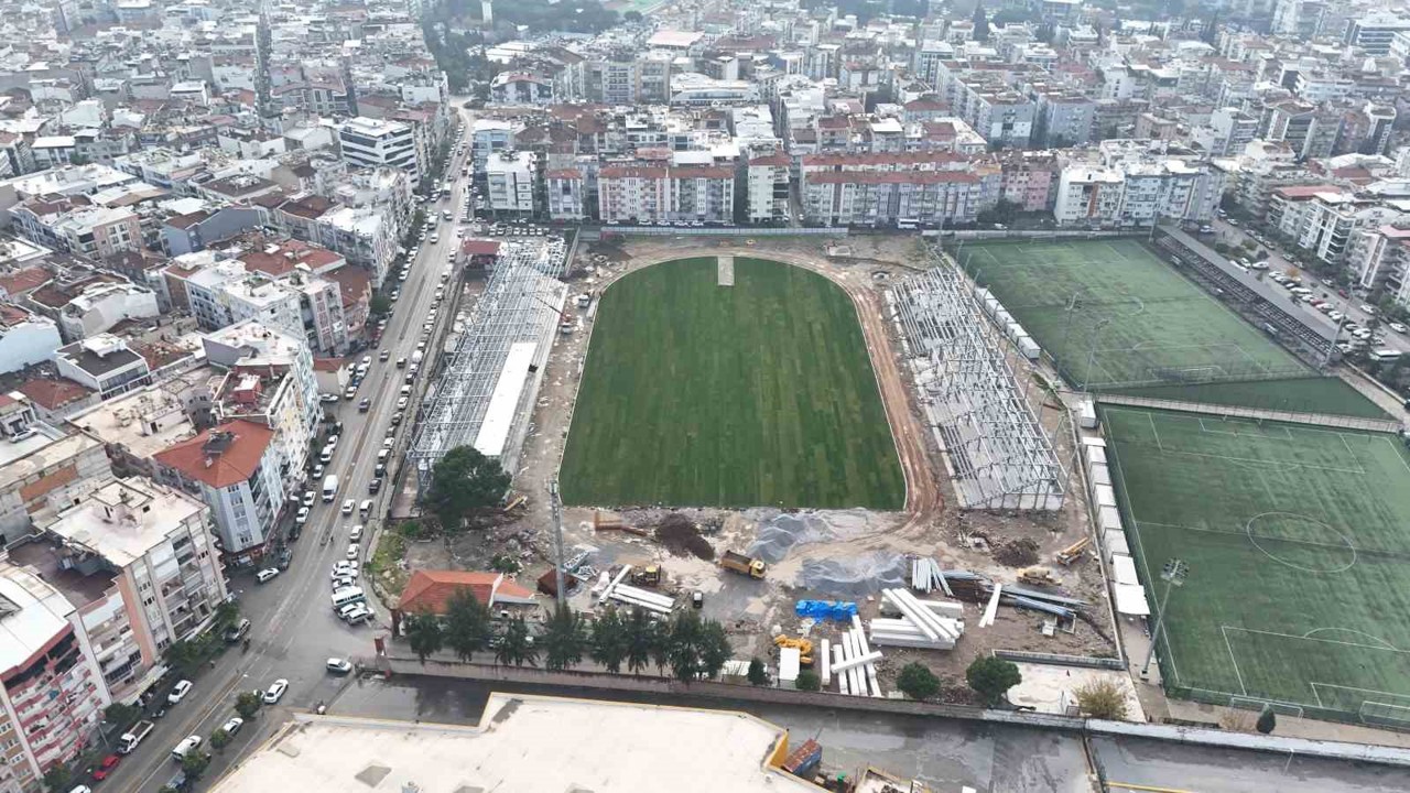 Adnan Menderes Stadyumu’nda çim serildi
