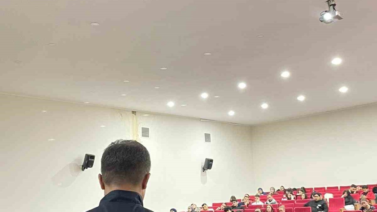 Nazilli İktisadi ve İdari Bilimler Fakültesi’nde ’Siber Güvenlik Semineri’ düzenlendi
