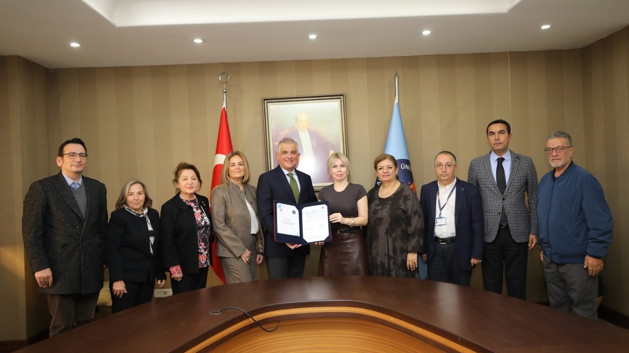 Akdeniz Üniversitesi Hastanesi’ne anjiyografi cihazı bağışı
