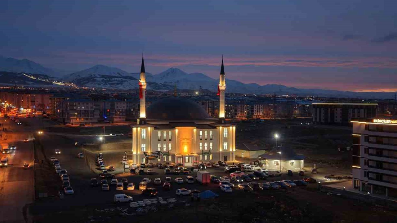 Yıldız Kardeşler Camii ibadete açıldı
