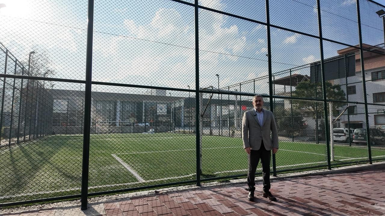 Pamukkale Belediyesi mahalle gençlerinin kullandığı halı sahayı ücretli yaptı
