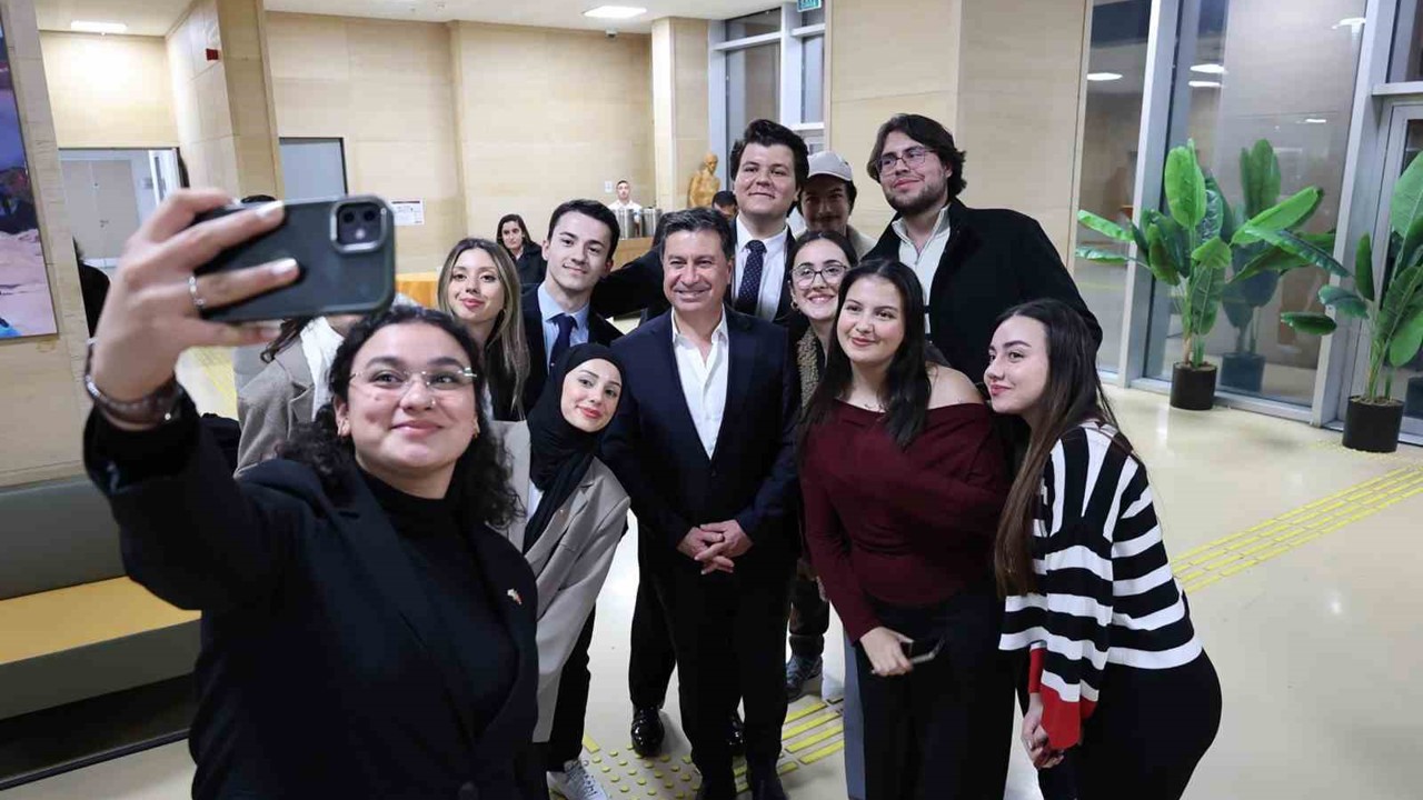 Başkan Aras: "Gençlerden gelen her fikri desteklemeye hazırız"
