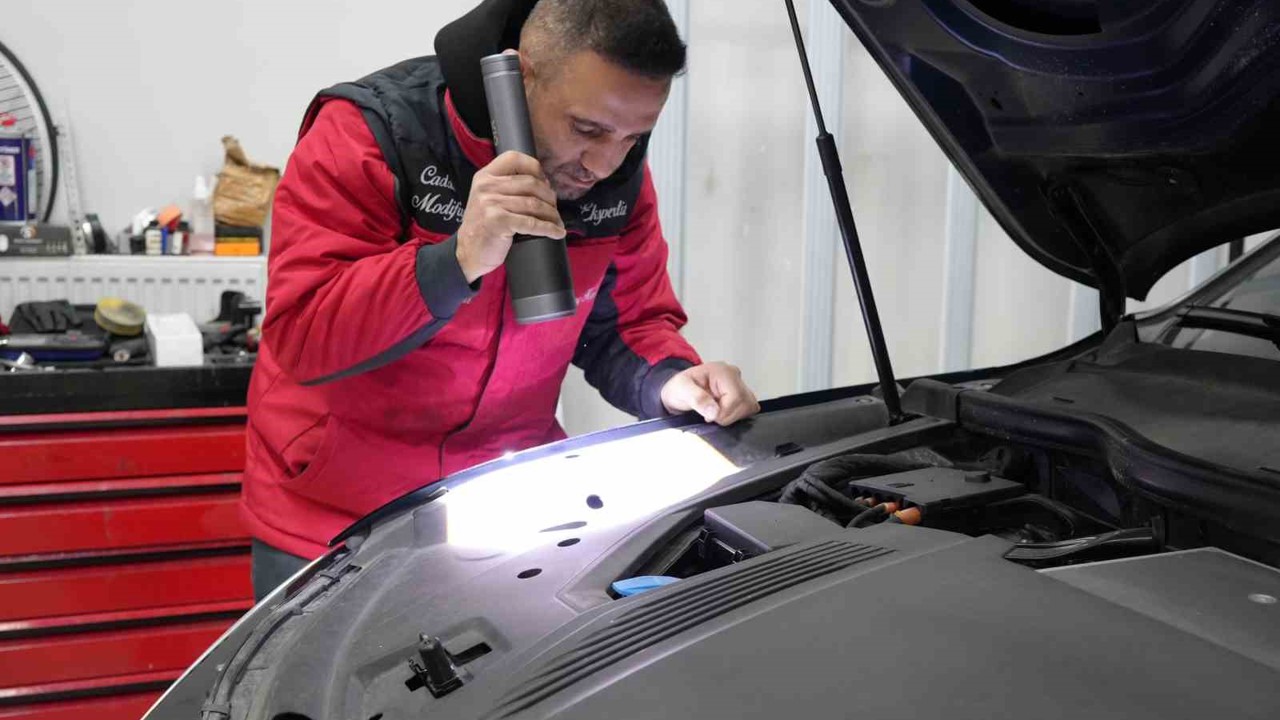 Araç satışında "sazan sarmalı" oyununu eksperin dikkati bozdu
