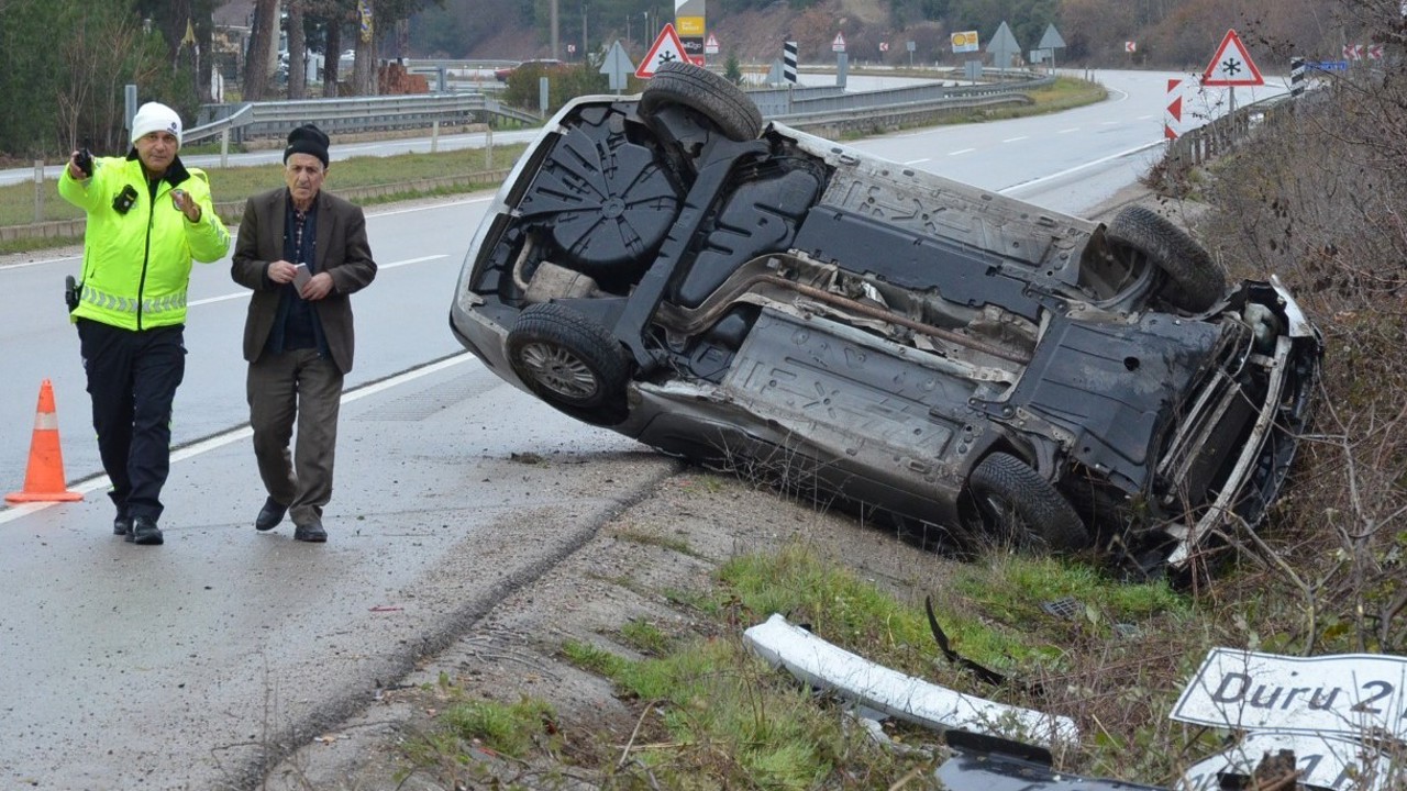 Takla atan otomobilden burnu bile kanamadan çıktı, polisleri de şaşırttı
