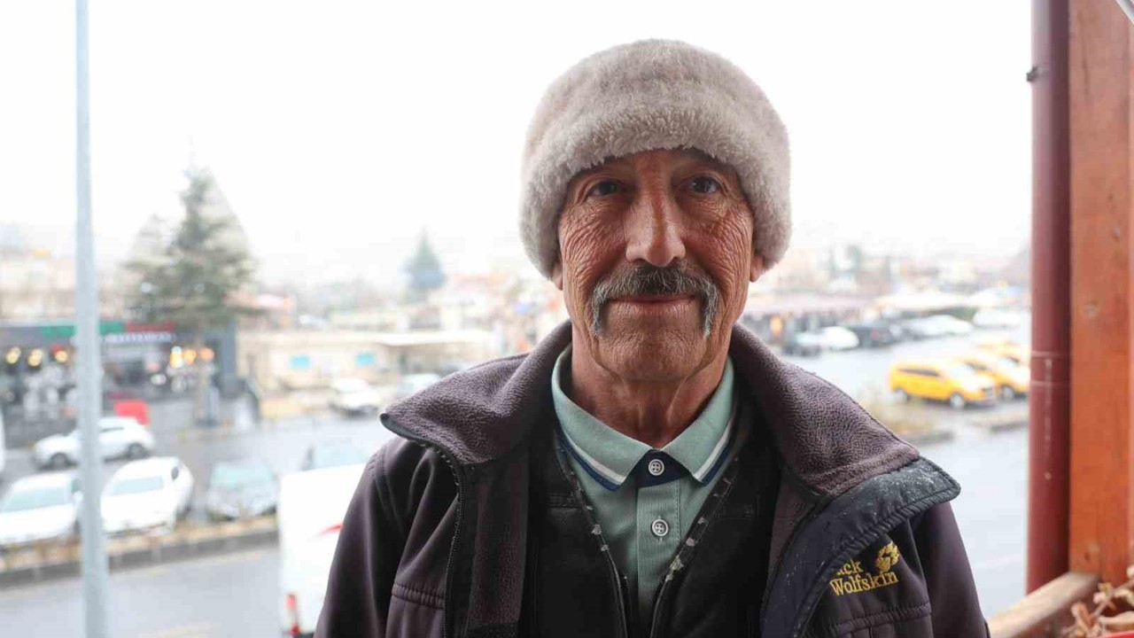 9 dil biliyor, gören şaşırıyor
