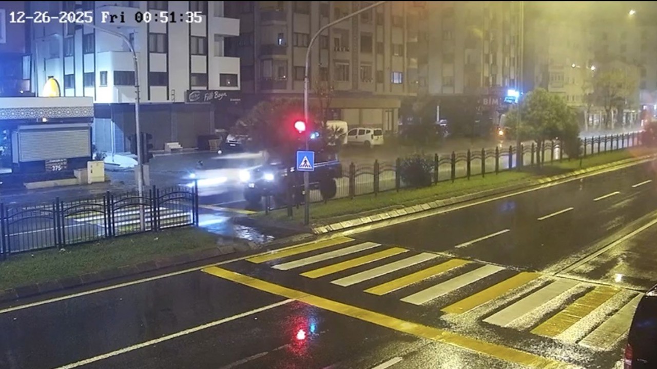 Arka koltuktan direksiyona geçti, bir gencin ölümüne neden oldu
