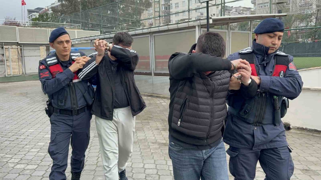 Araçlarında uyuşturucu hap ele geçirilen 2 kişi gözaltına alındı
