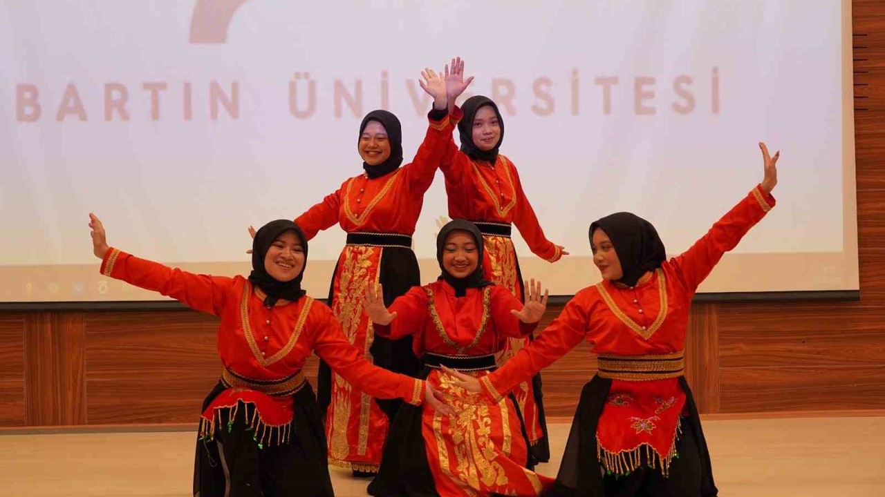 BARÜ’de farklı kültürler bir araya geldi
