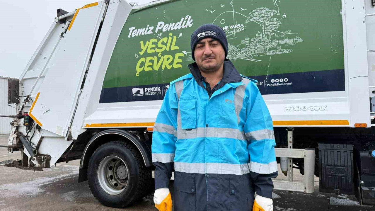 Pendik’te çöpten çıkan bağlama gönüllere dokundu
