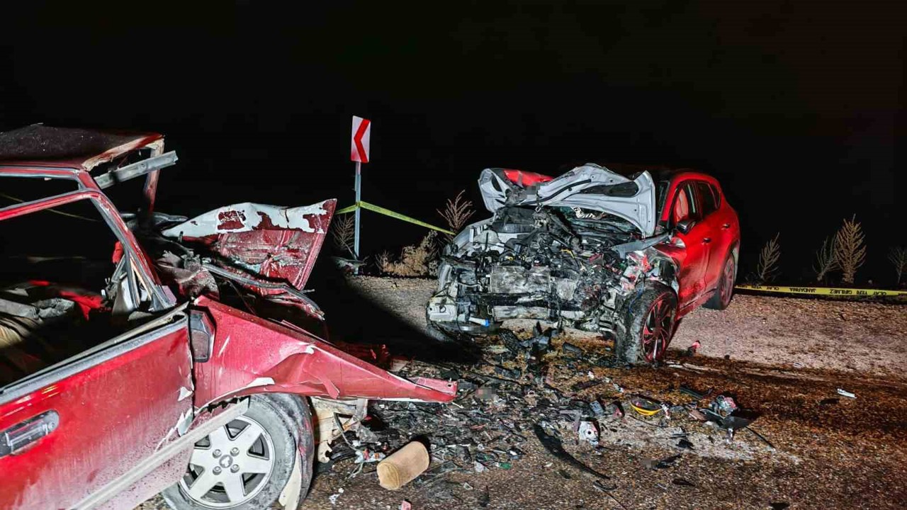 Manisa’da feci kaza: Aynı aileden 3 kişi hayatını kaybetti
