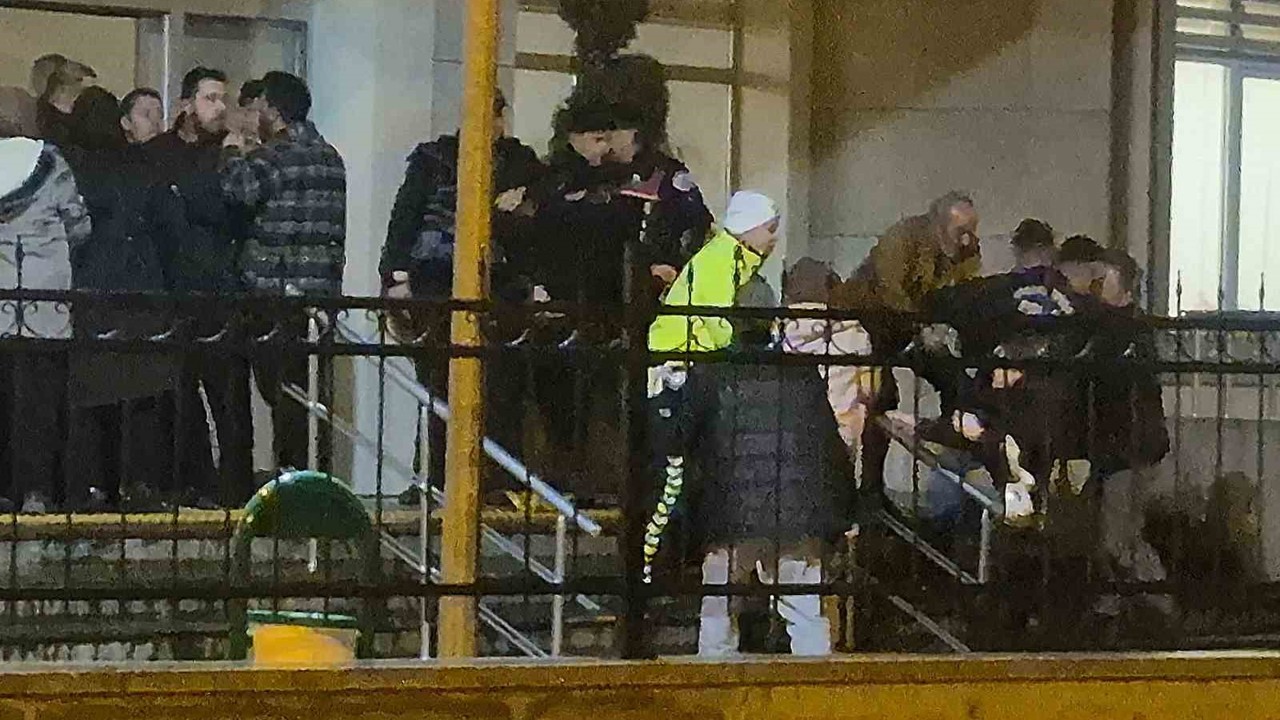 Duruşmadan sonra taraflar birbirine girdi
