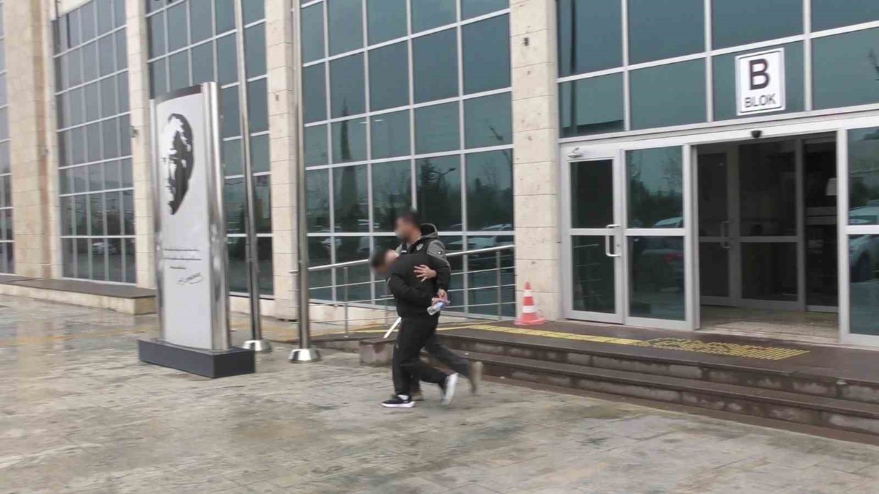 Uşak’ta uyuşturucu operasyonunda 3 kişi tutuklandı
