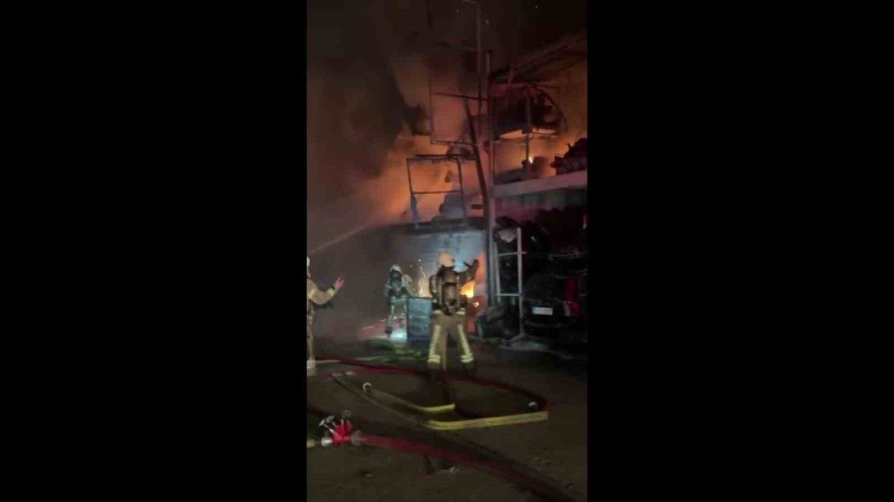 Başakşehir Atatürk Oto Sanayi  Sitesi’nde çıkan yangında 1 kişi hayatını kaybetti
