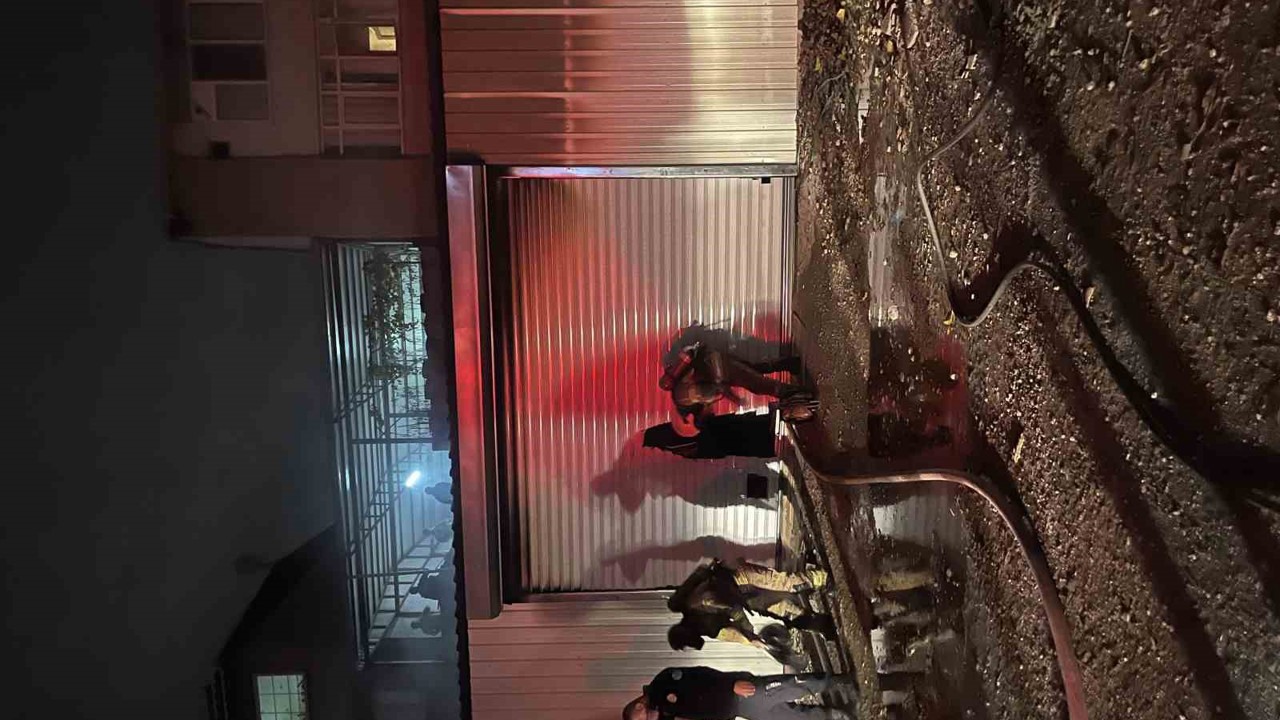 Bursa’da marangoz atölyesinde yangın: elektrikli araç ve ATV motor alev aldı
