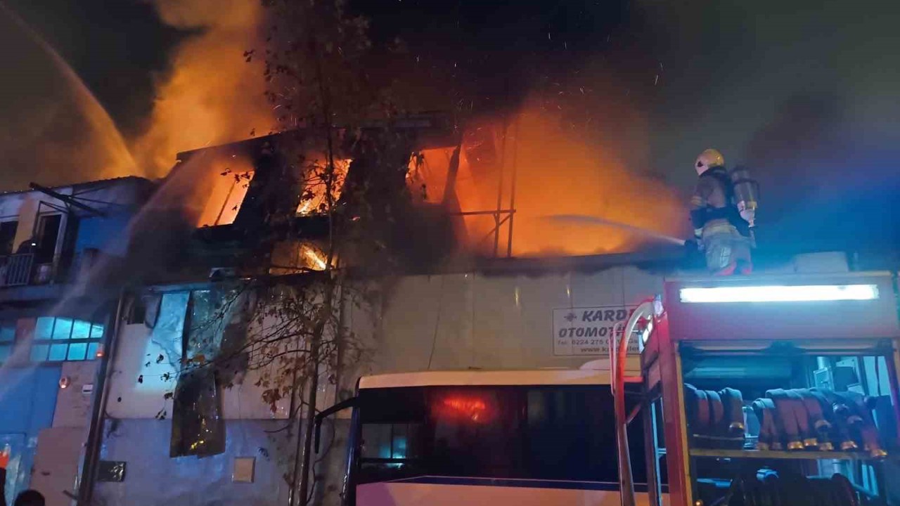 Bursa’da iş yeri yangını: Alevler çevredeki işletmelere sıçradı
