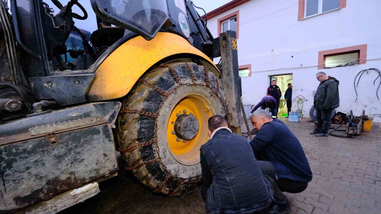 Akdağmadeni Belediyesi’nin karla mücadele ekipleri teyakkuzda
