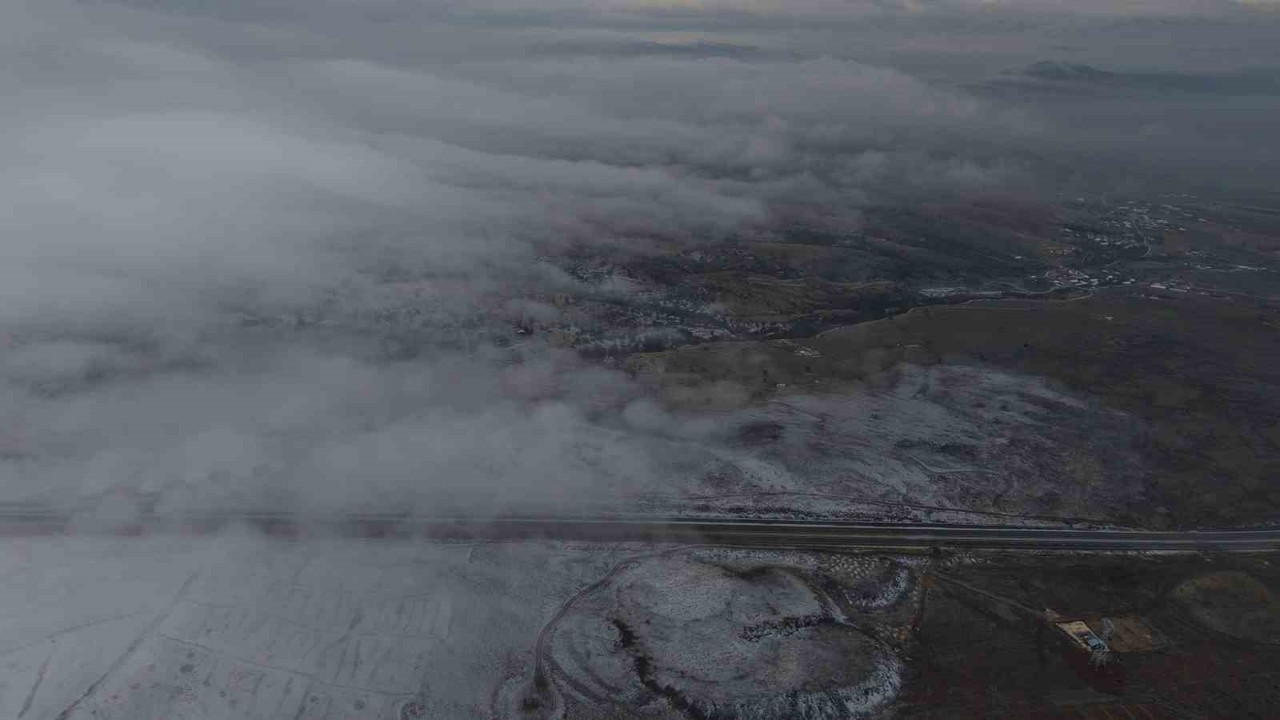 Aynı rakımda kar ve sis
