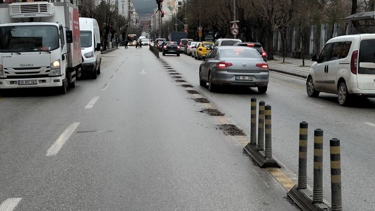Atatürk Caddesi’nde dubalar azaltıldı ama şikayetler çözüm bulmadı
