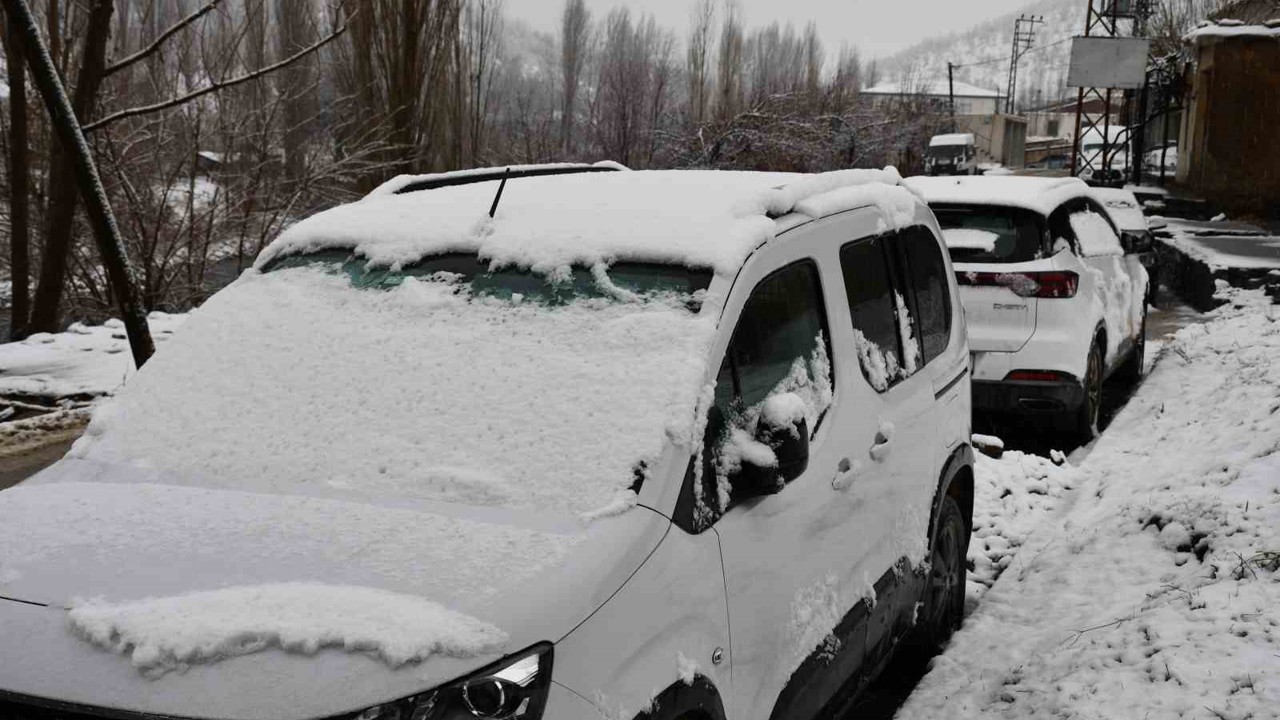 Şırnak beyaza büründü, kar kalınlığı 1 metreyi geçti
