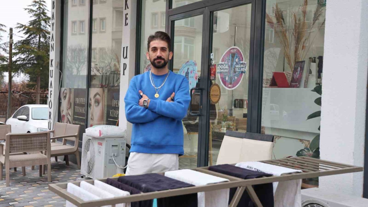 Hırsız köpek, çaldığı havluyu poğaça ile değişti
