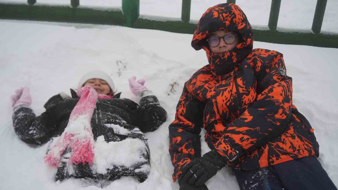 Kocaeli’ye lapa lapa kar yağıyor
