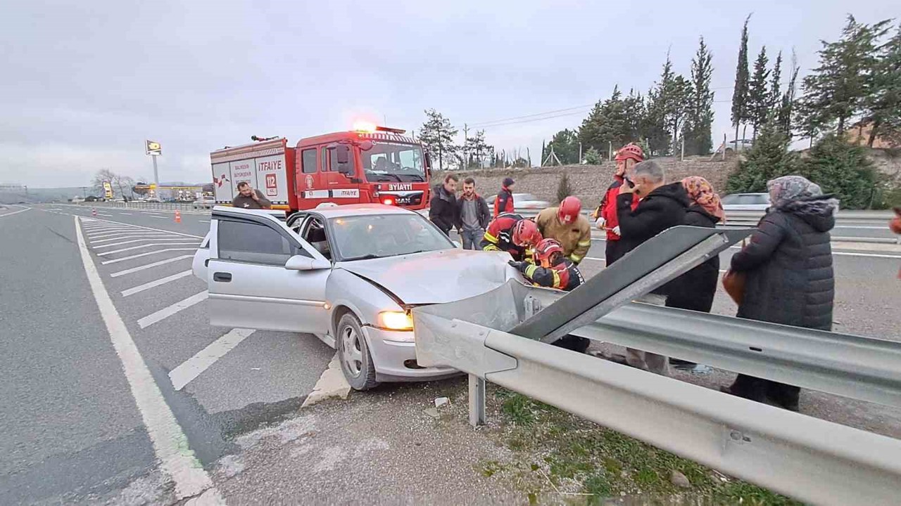 Balıkesir’de çift taraflı trafik kazası: 5 yaralı
