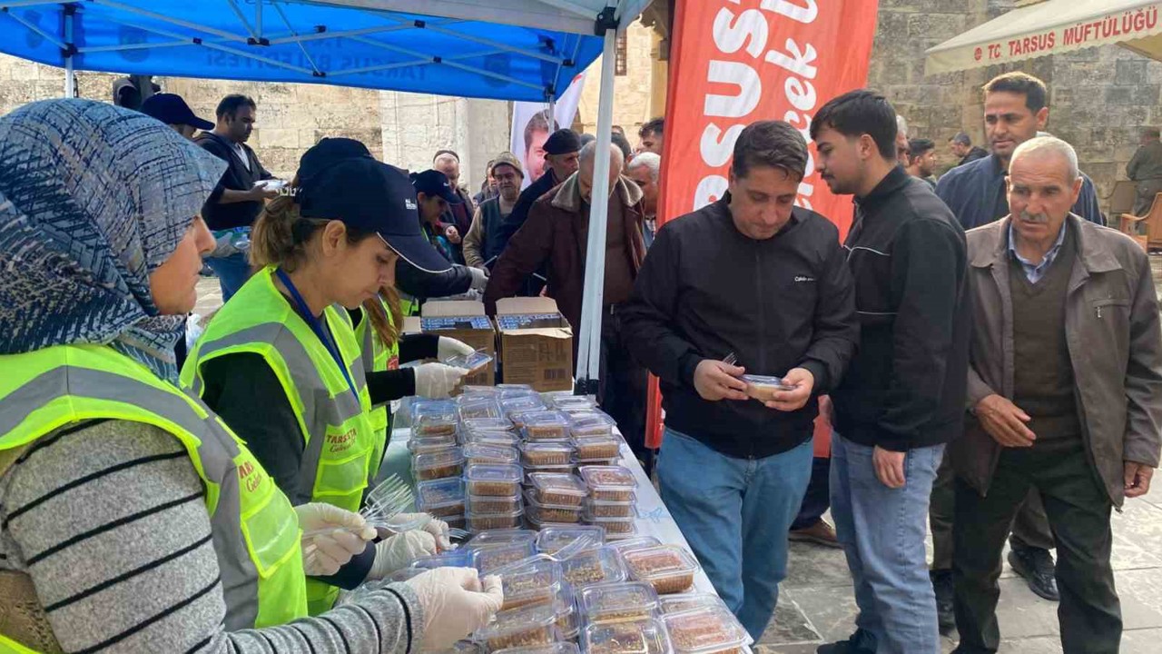 Tarsus’ta şehitler için helva ikramı
