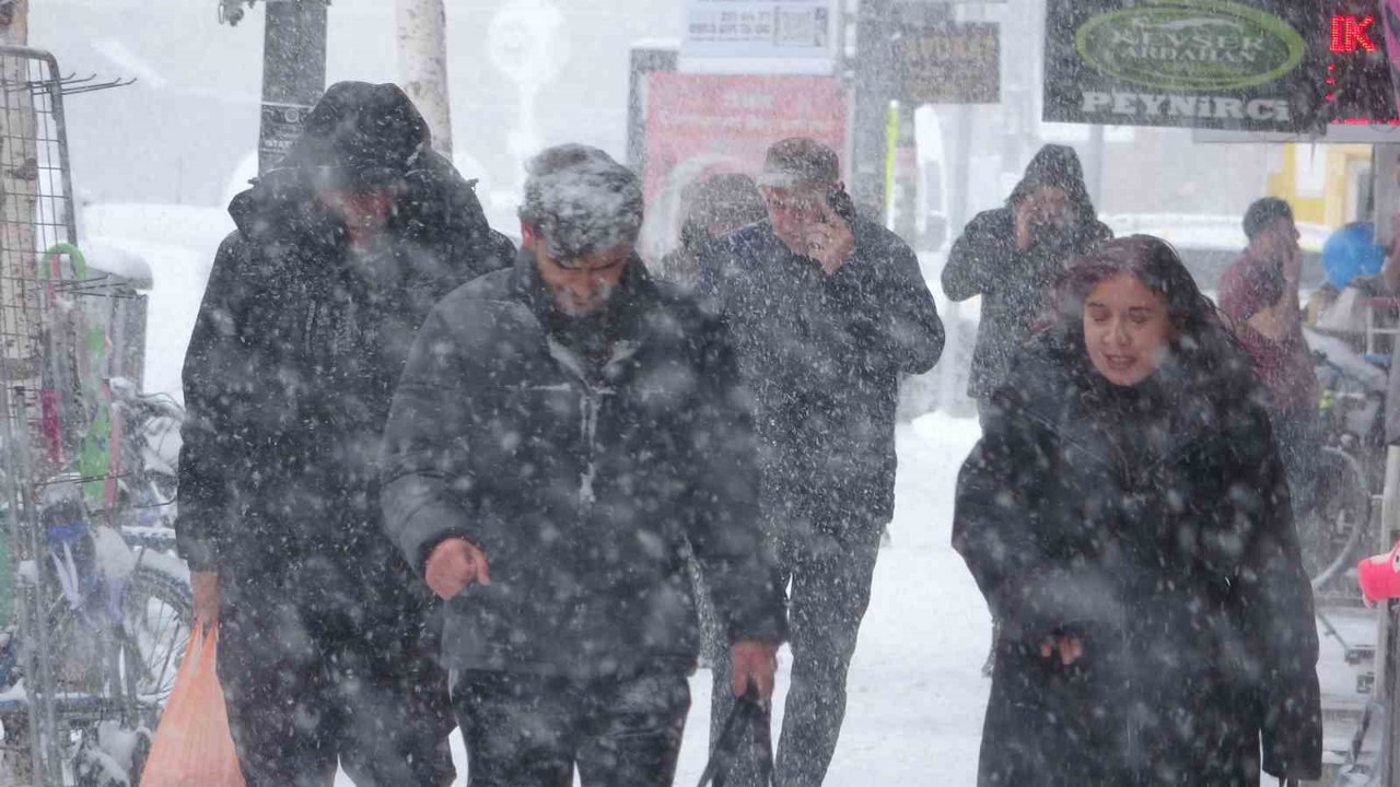Ardahan beyaza büründü
