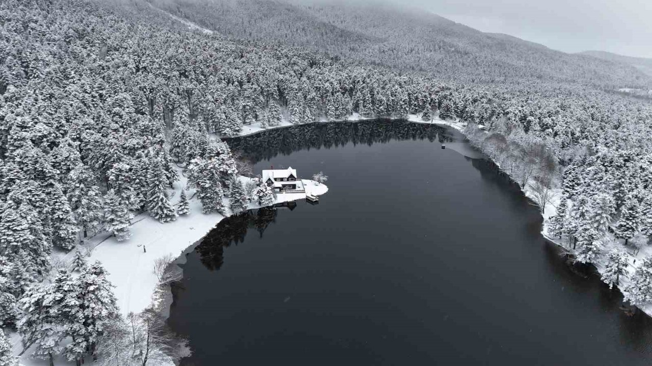 Bolu’nun incisi beyaza büründü, ortaya kartpostallık görüntüler çıktı
