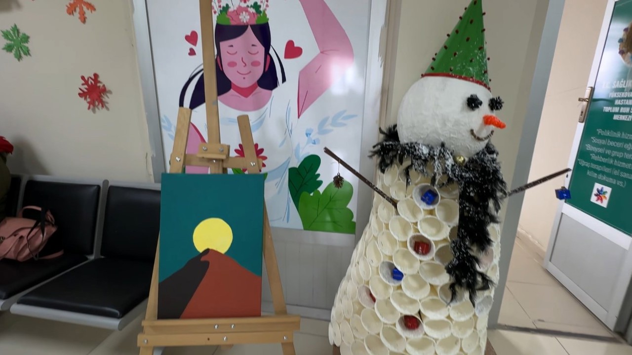 Yüksekova’da Toplum ve Ruh Sağlığı Merkezinde hastaların ürünleri sergilendi
