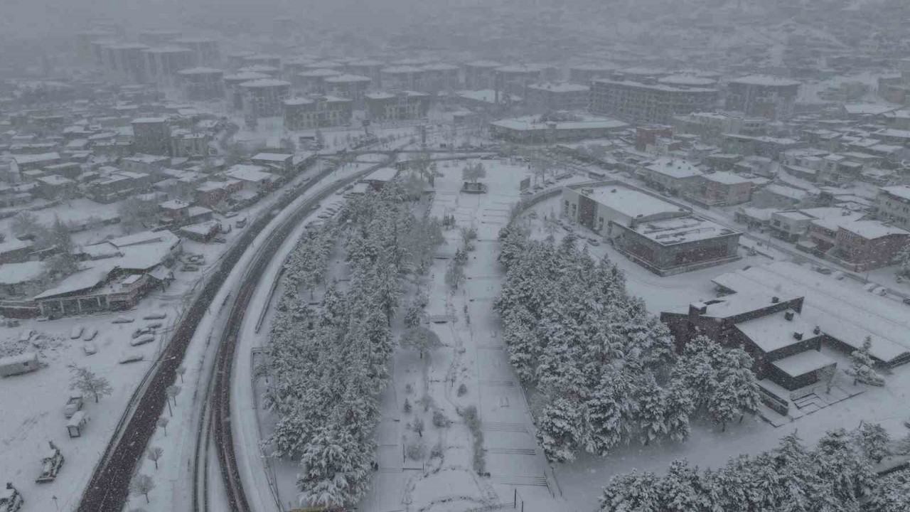 Başkan Özdoğan: "Kar rahmettir, tüm ekiplerimizle sahadayız"
