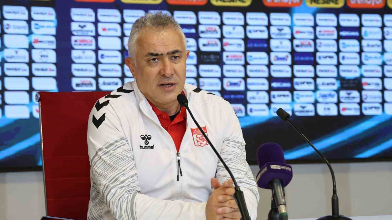 Mehmet Altıparmak: "Sivasspor’u geldiği yere, Süper Lig’e çıkartmak istiyoruz
