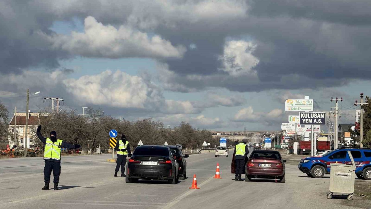 Jandarma yılbaşı öncesi trafik denetimlerini artırdı
