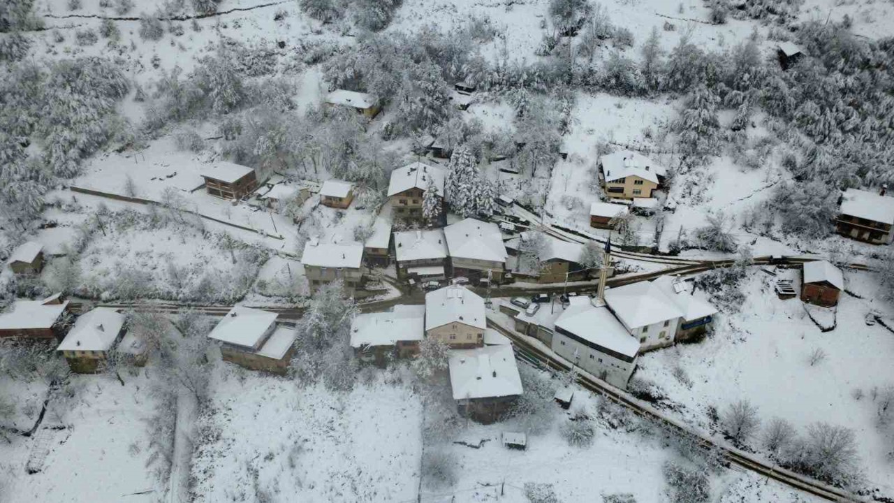 Bartın’da kar kalınlığı 1 metreyi aştı
