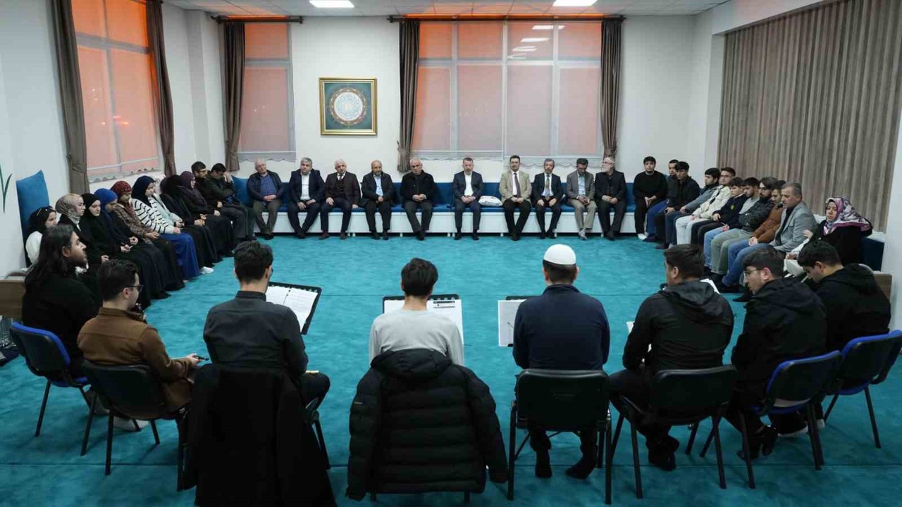 Rektör Kırışık İlahiyat Fakültesi Arapça hazırlık öğrencileriyle buluştu
