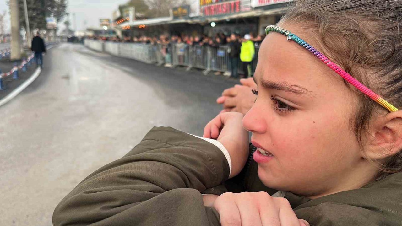 ‘Recep dedesini’ görmek isteyen Dilek gözyaşlarını tutamadı
