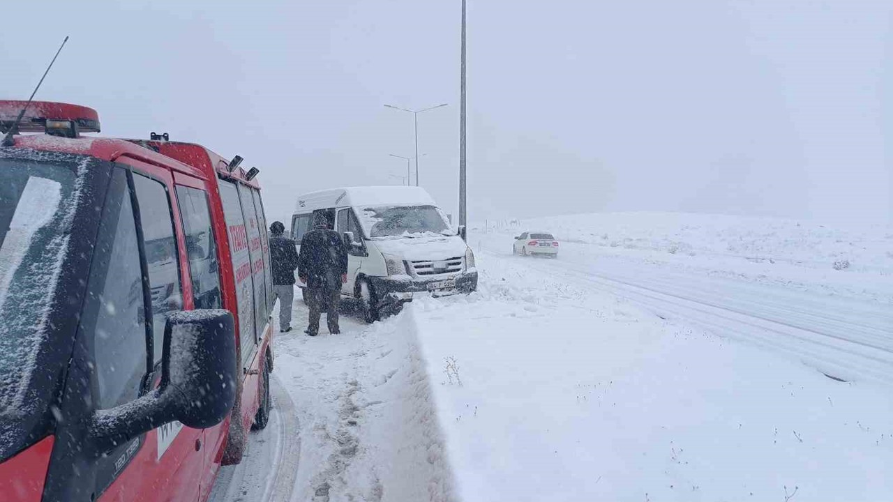 Erciş’te trafik kaza: 3 yaralı
