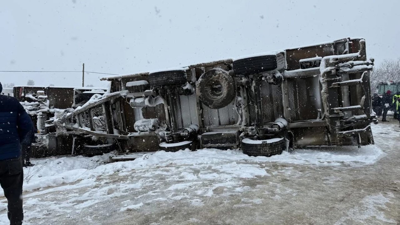 Kar yağışı kazayı beraberinde getirdi
