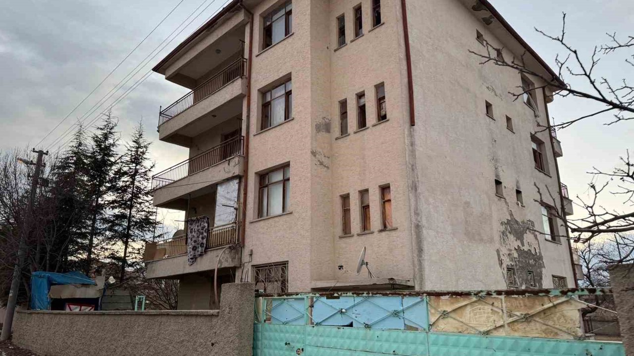 Silahla ateş edip yangın çıkardı
