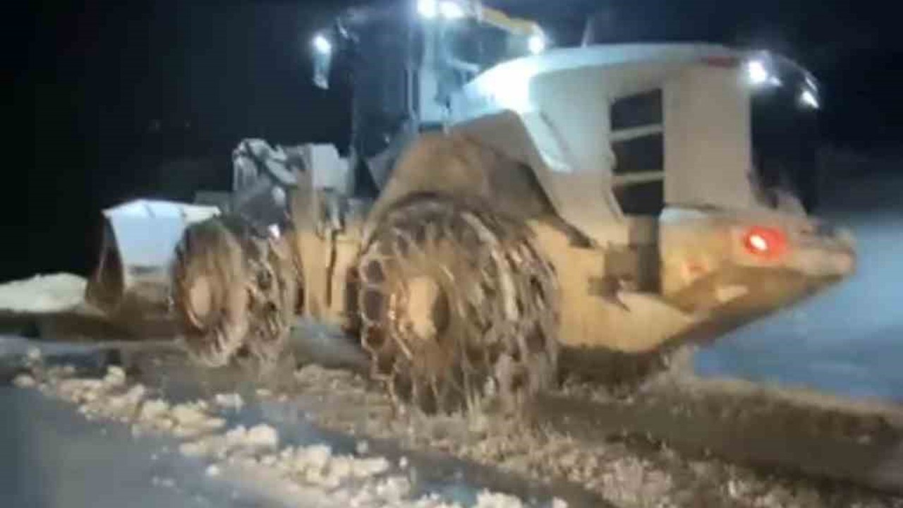 Muş’ta kar yağışı 250 köy yolunu ulaşıma kapattı
