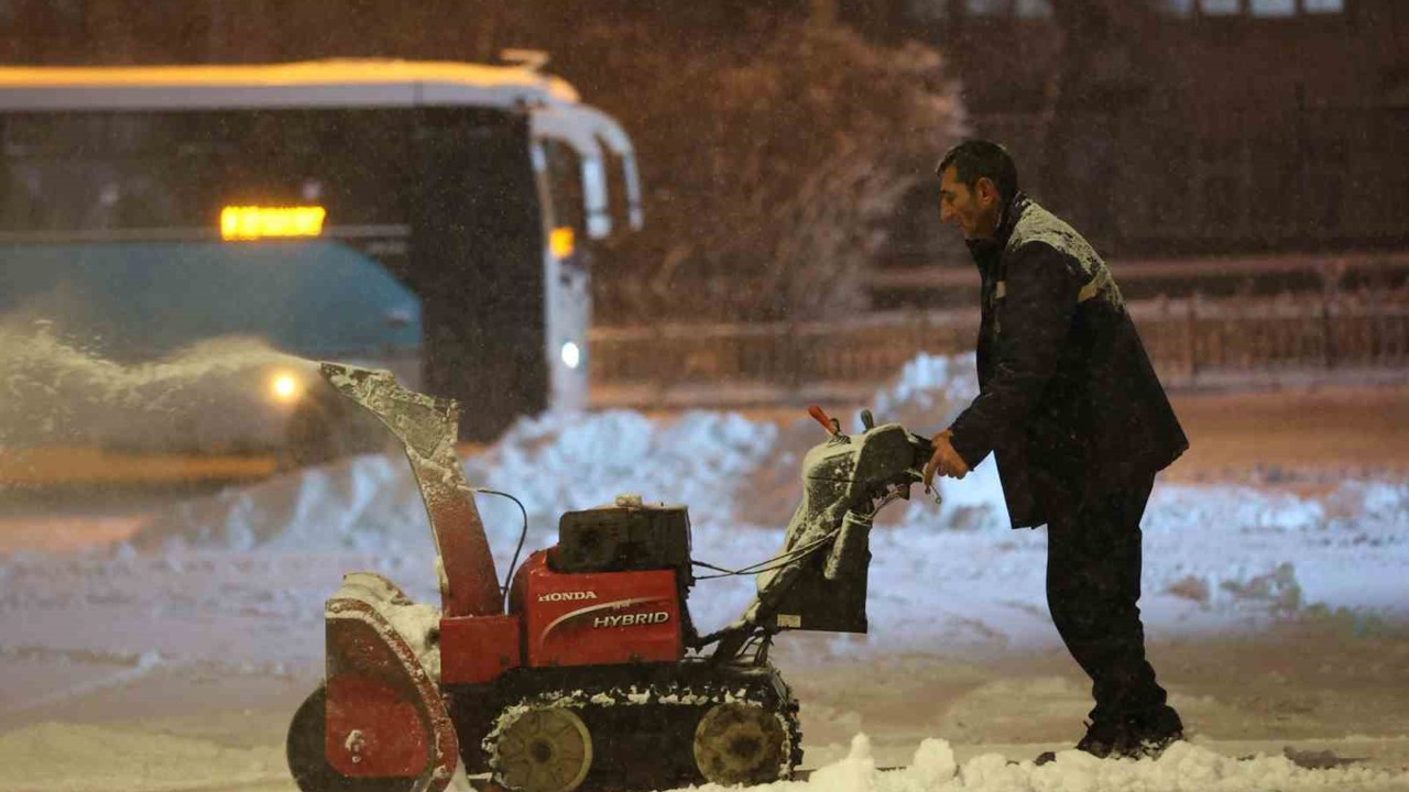 Başkan Sekmen; "Kar timleriyle sahadayız"
