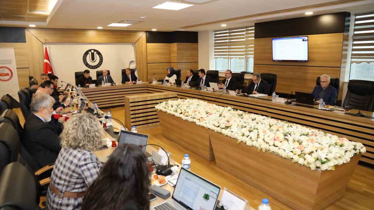 Rektör Hacımüftüoğlu, ÜAK yönetim kurulu toplantısına katıldı
