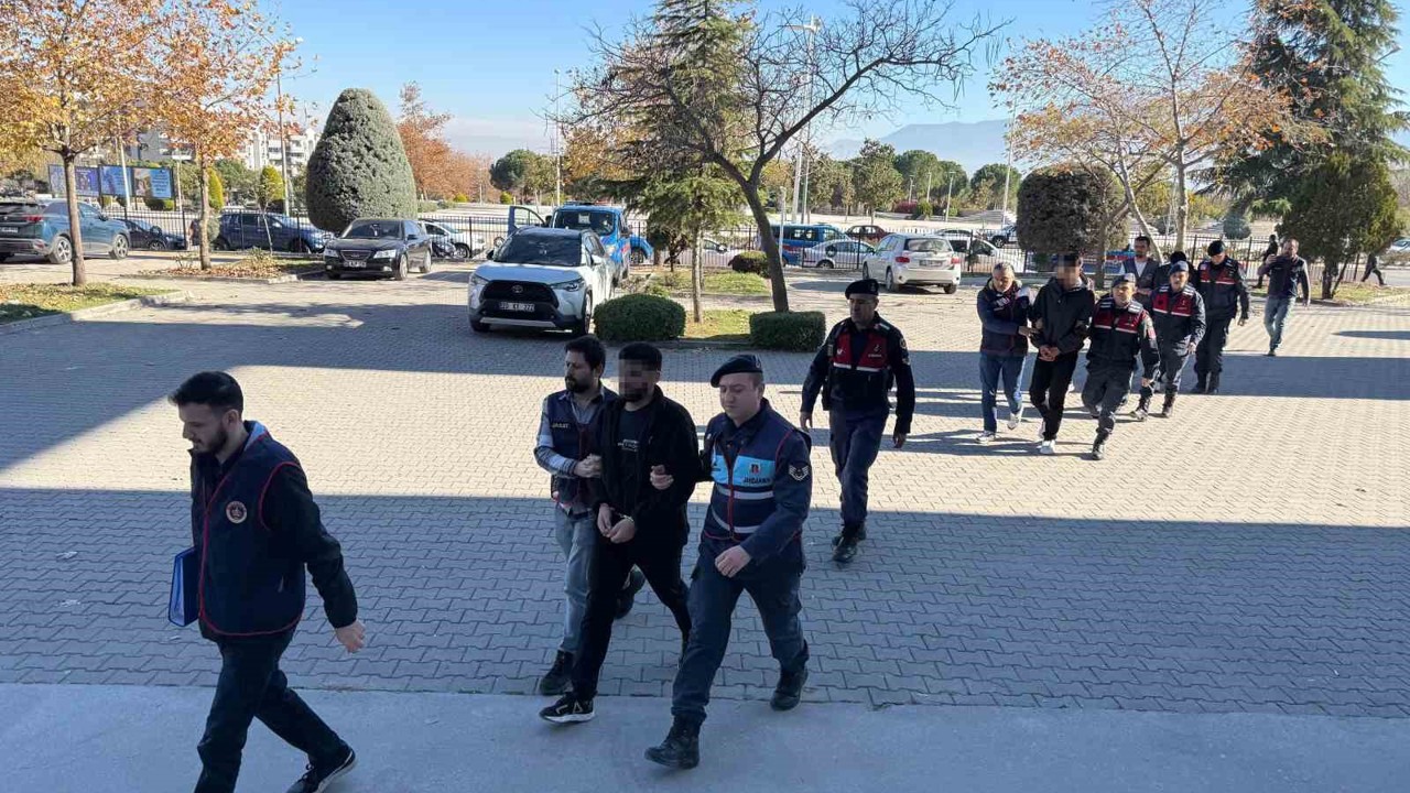 Ülke genelinde 150 milyonluk hırsızlık yapan kasa fareleri operasyonlarla yakalandı
