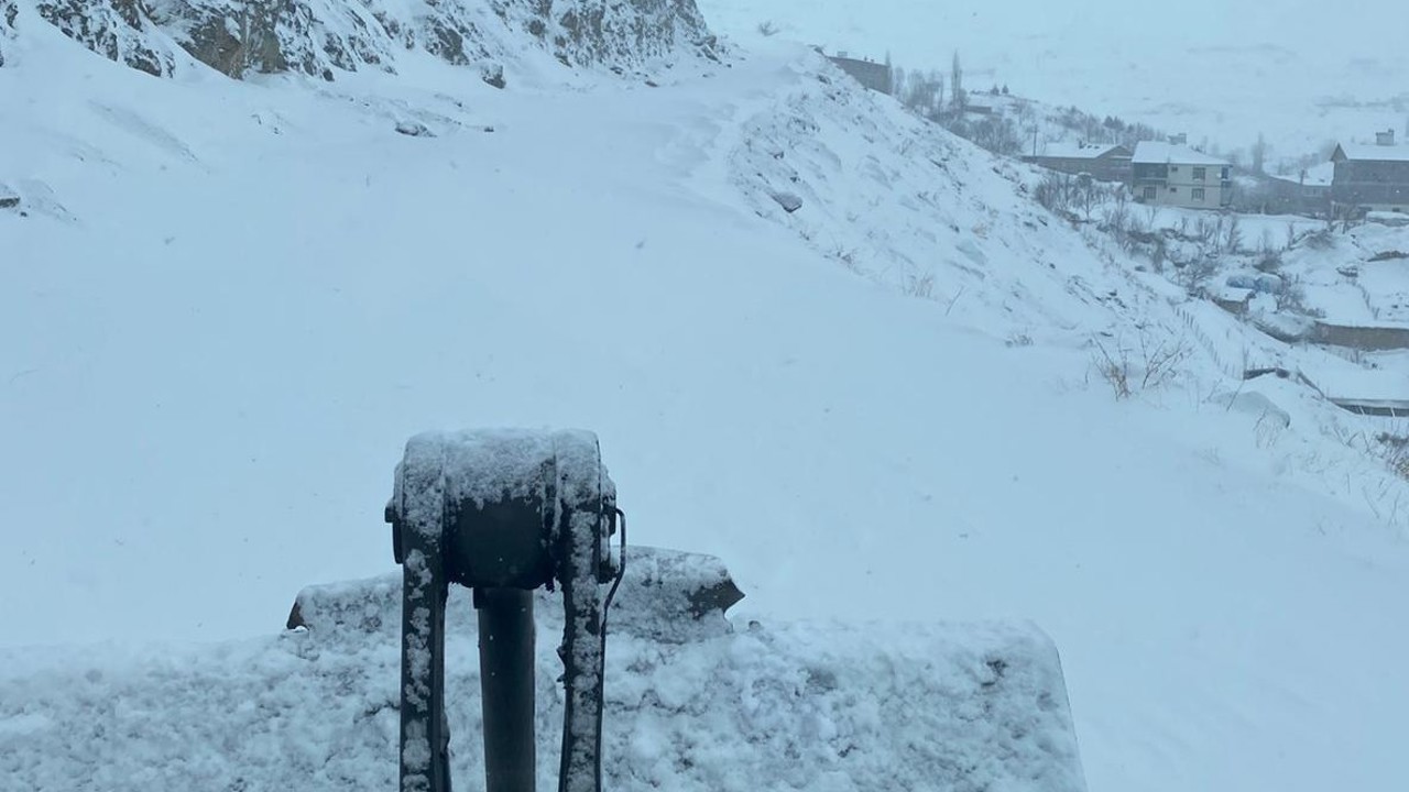 Hakkari’de 96 köy ve 205 mezra yolu ulaşıma kapandı
