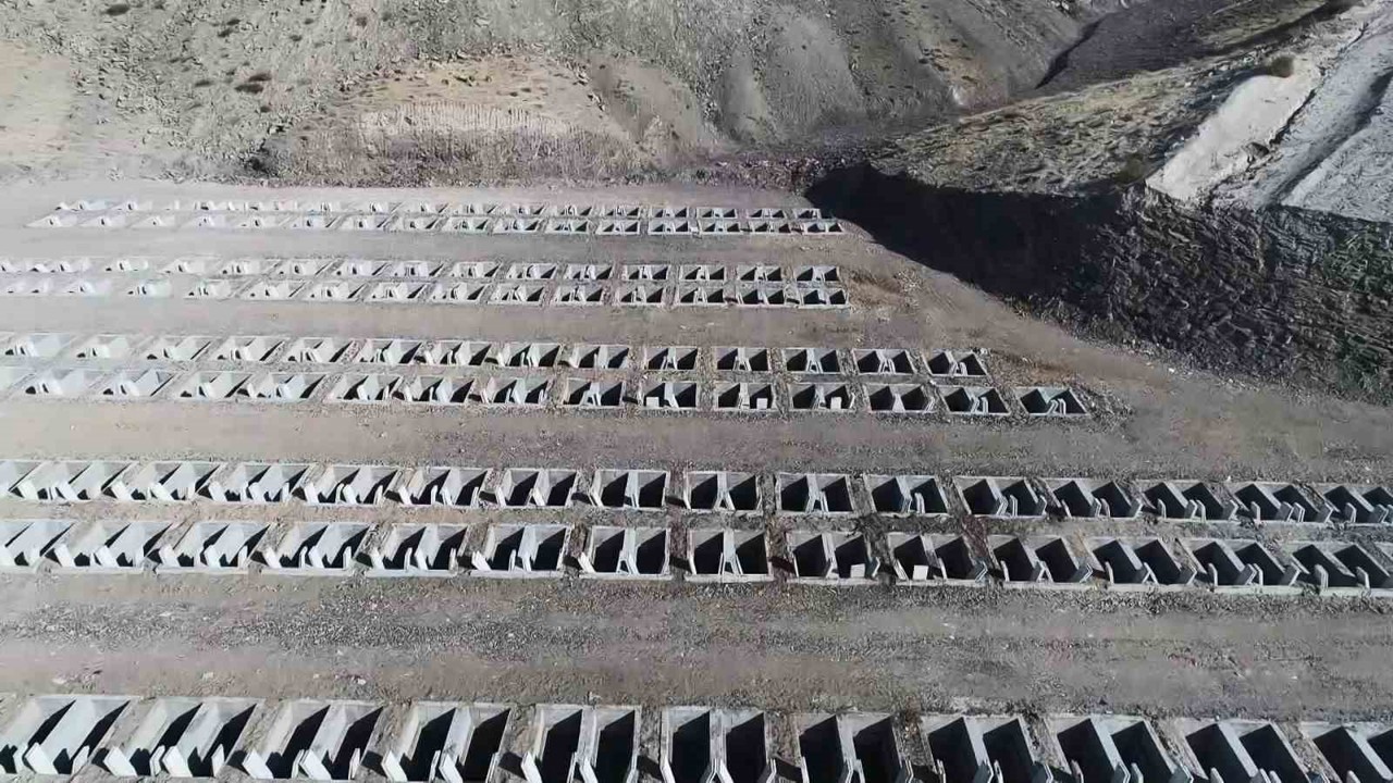 Mezarlar artık bir tık uzakta: İsteyen fotoğrafını görecek, isteyen dua okutacak
