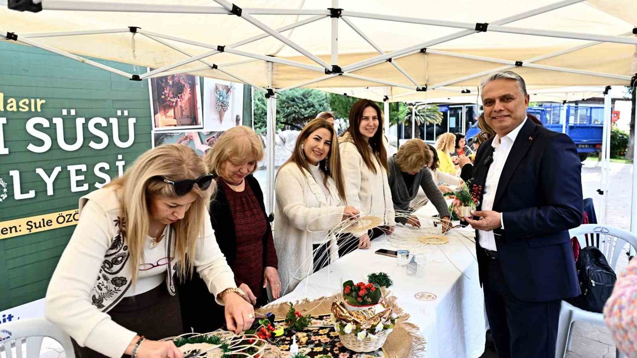 Muratpaşa Belediyesi’nden kadınlara kapı süsü atölyesi
