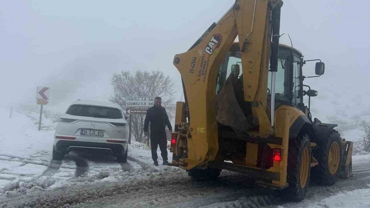 Gercüş’te kar nedeniyle 5 köy yolu ulaşıma kapandı
